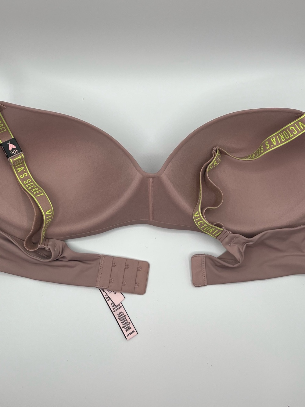 Victoria's Secret Smooth Nude Bra. Size 40C - Picture 2 of 5